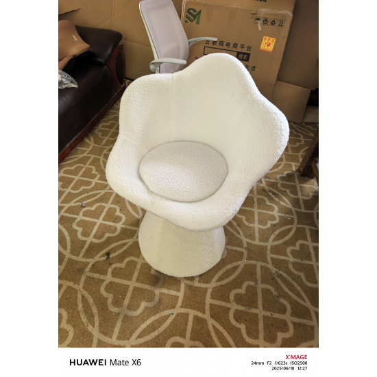 كرسي بيرو دوار باللون الأبيض am-68